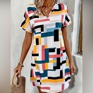 Women’s Vibrant Geo Print Fitted V-Neck Short Sleeve Dress - Size L - NWT